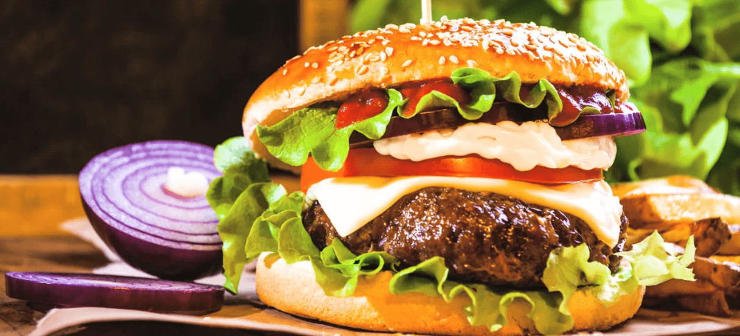 1× 150g Pivní burger + hranolky