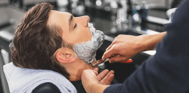 Klasický pánský střih včetně holení hot towel