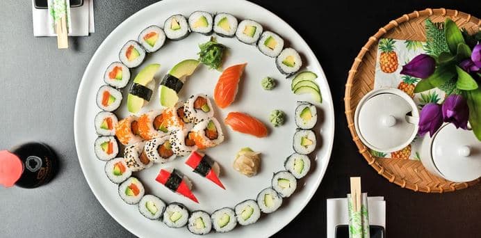 38 kusů sushi