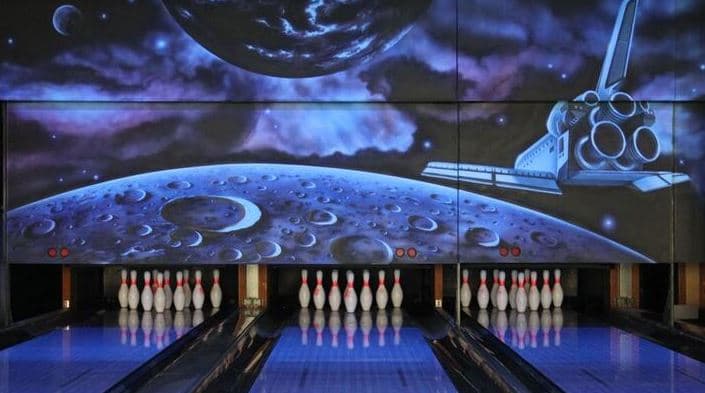 Bowling v zábavním centru Blue Star Šumperk - 4 dráhy Brunswick a mnoho dalšího
