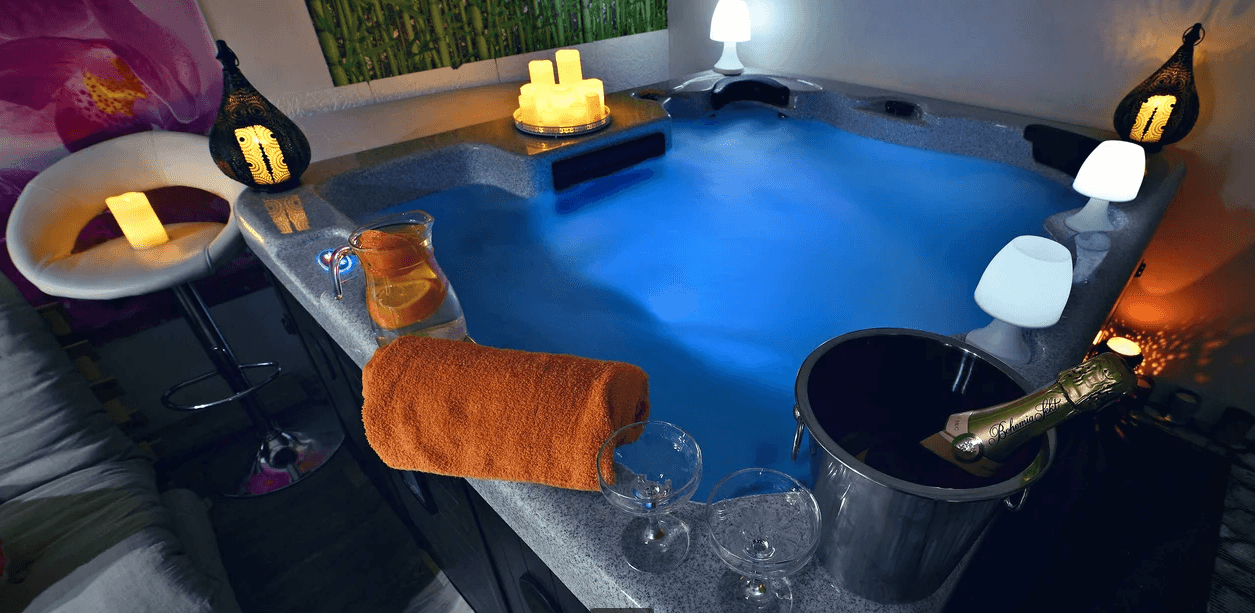 2 hodiny v privátním wellness a lahev sektu pro dva 