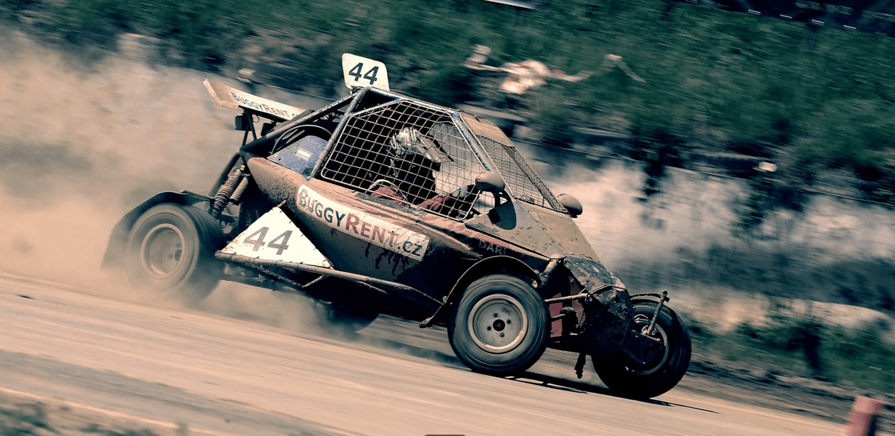 Až 20 okruhů v závodní buggy Kartcross s 1 kolem navíc na profi republikových tratích