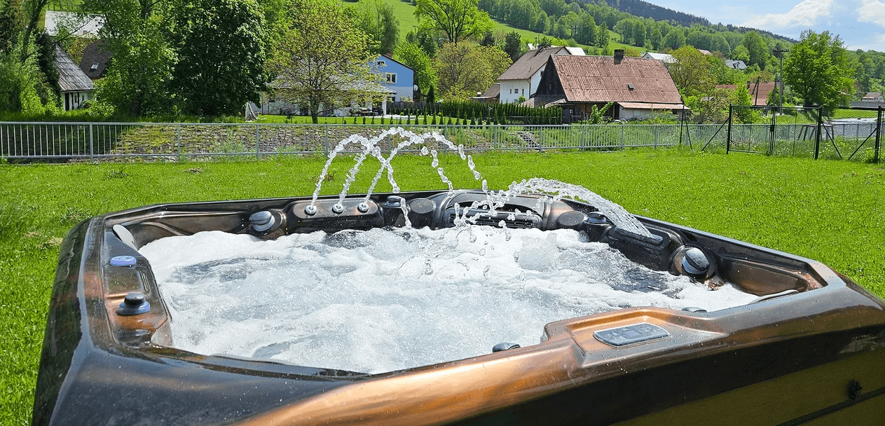 Privátní venkovní wellness až pro 2⁠–⁠4 osoby