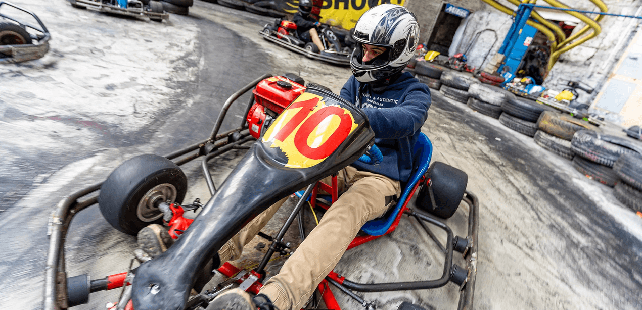 10 minut jízdy v motokáře na velkém okruhu pro 2 osoby (2 motokáry) 
