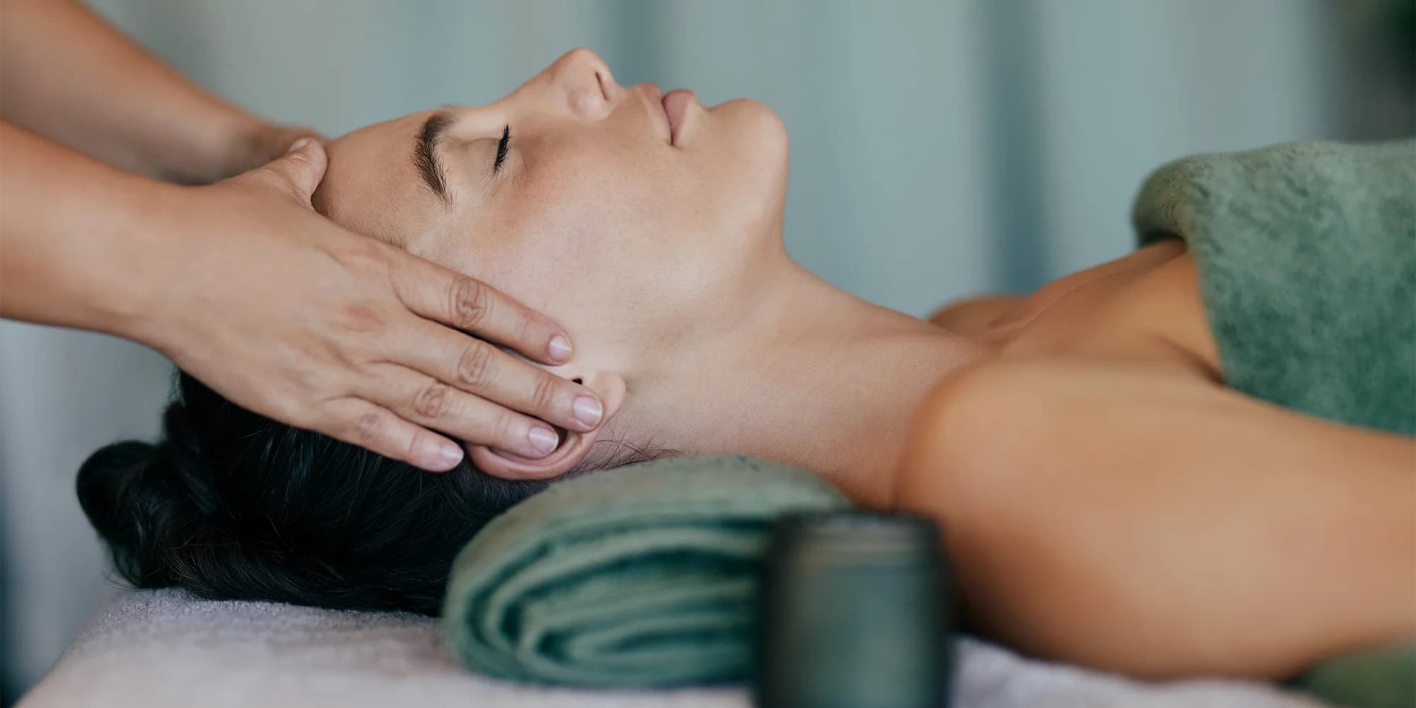 Rekondiční nebo relaxační masáž celého těla i s masáží hlavy