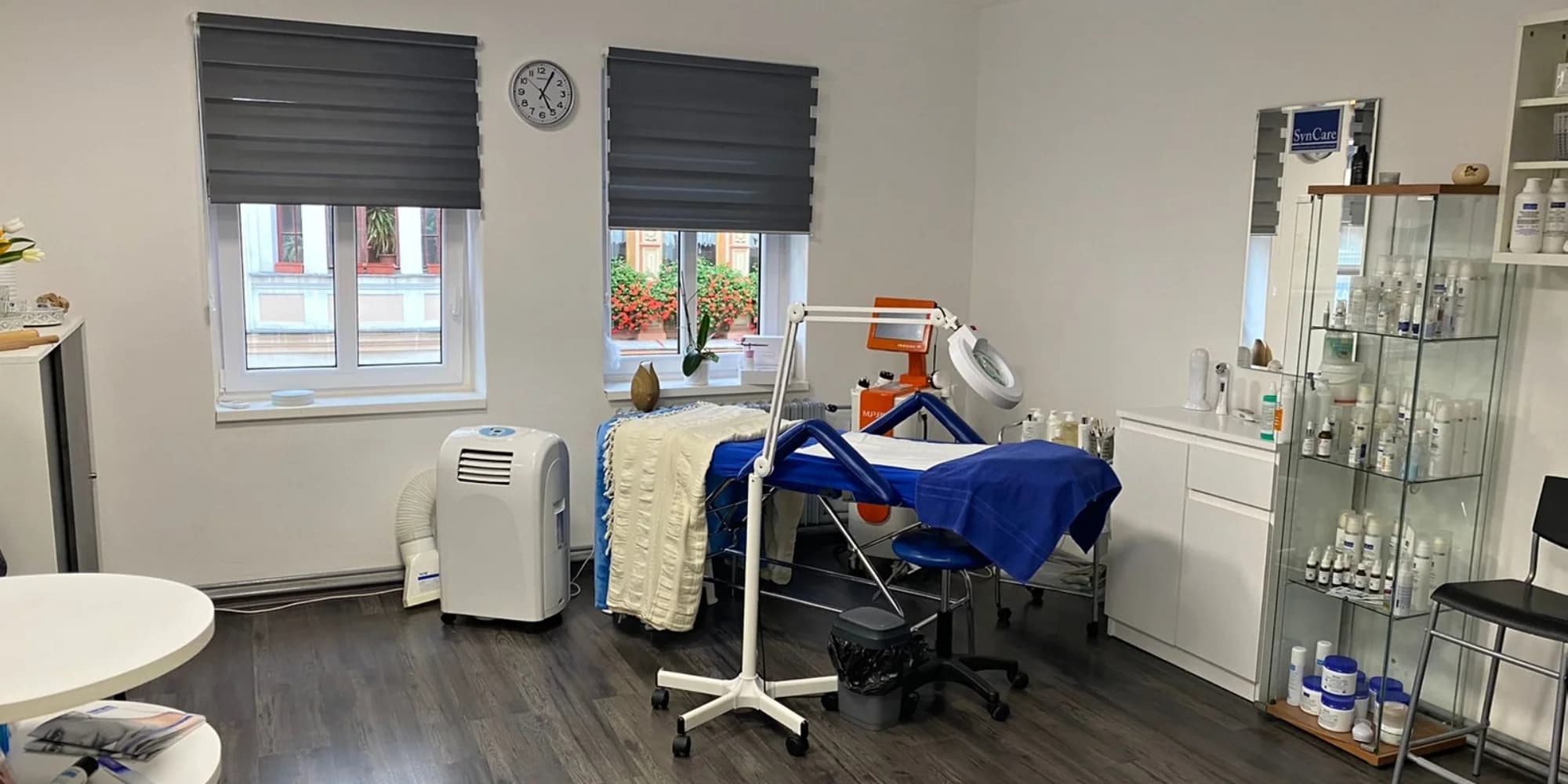 Pro krásu i relaxaci: úprava a barvení obočí či thajská masáž nohou