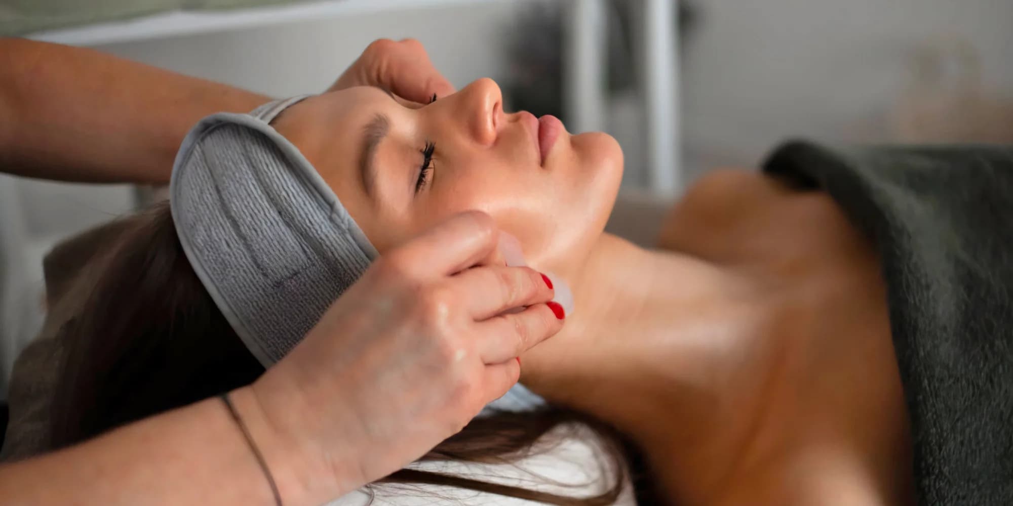 Pro svěží a mladistvou pleť bez vrásek: kosmetická Gua Sha na 60 minut