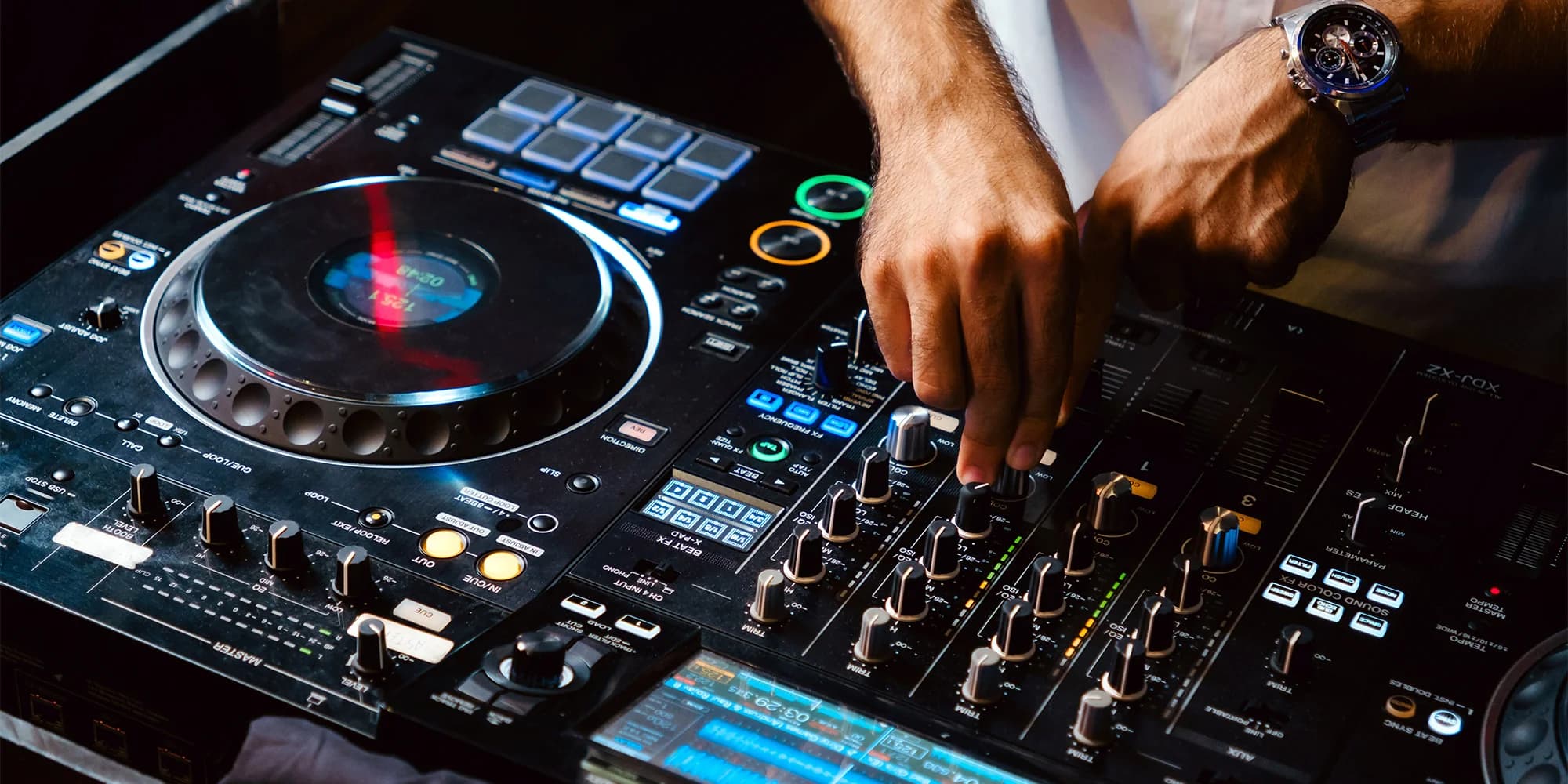 Naučte se DJing: pronájem zkušebny, lekce s profesionálem