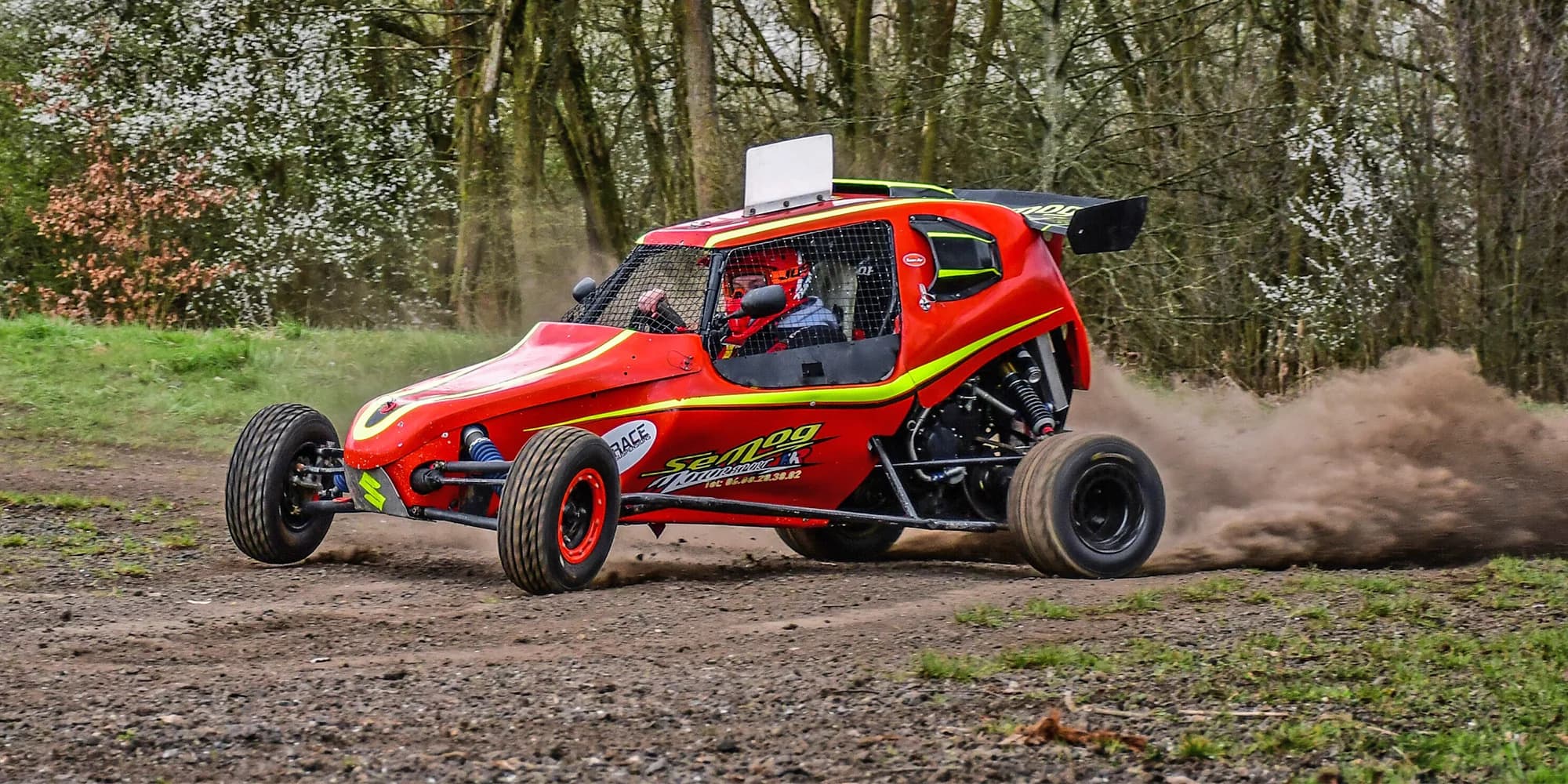 Adrenalinová jízda v buggy na závodním okruhu: 3, 5 nebo 7 kol včetně instruktážního kola