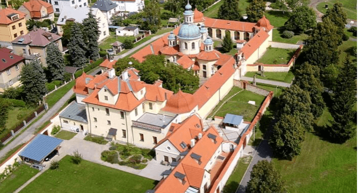 Procházky Prahou s Jitkou Kratochvílovou - Tajemství Santiniho