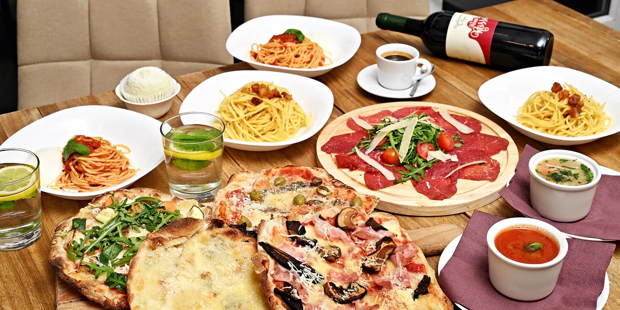 Italské 4chodové menu pro dva: carpaccio, polévka, pinsa či spaghetti a zmrzlina
