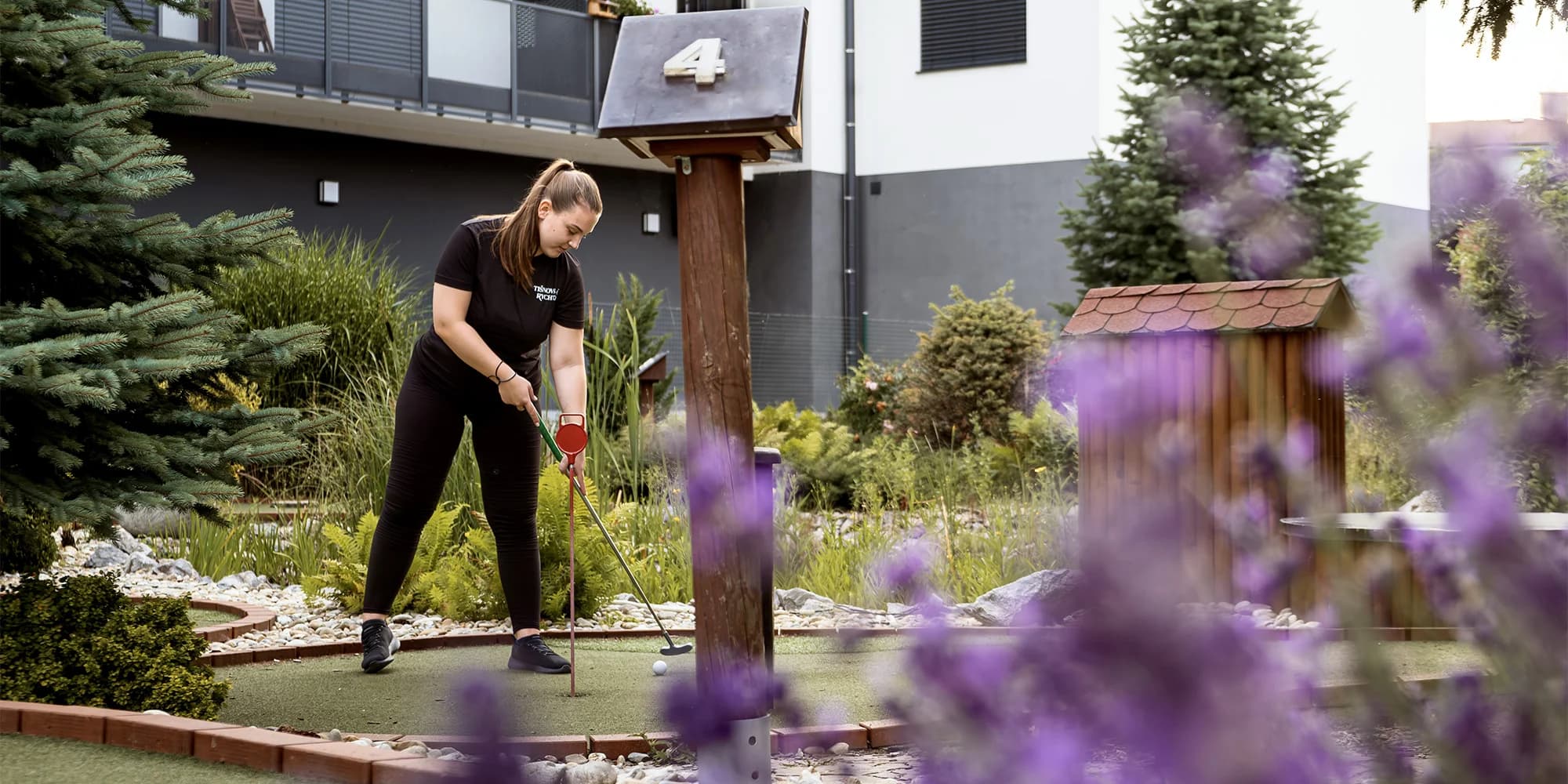 Adventure minigolf: vstupné pro jednoho i celou rodinu, vč. občerstvení