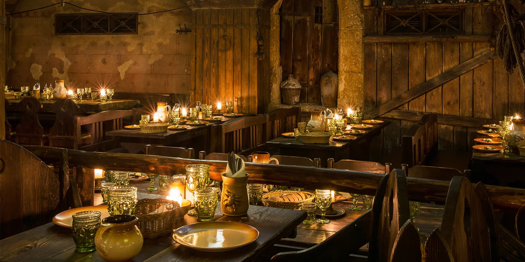 V týdnu i o víkendu na historickou show: bohaté tříchodové menu a neomezené nápoje