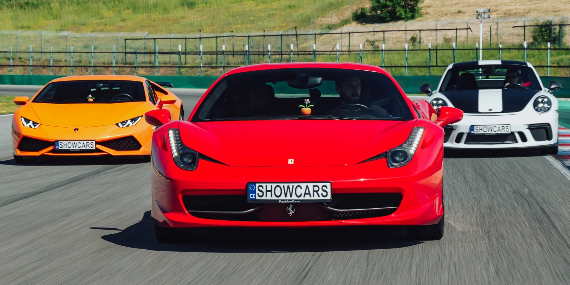 1–4 kola na polygonu Brno v nadupaném supersportu Ferrari, Lamborghini či Porsche i jízda vlastním vozem