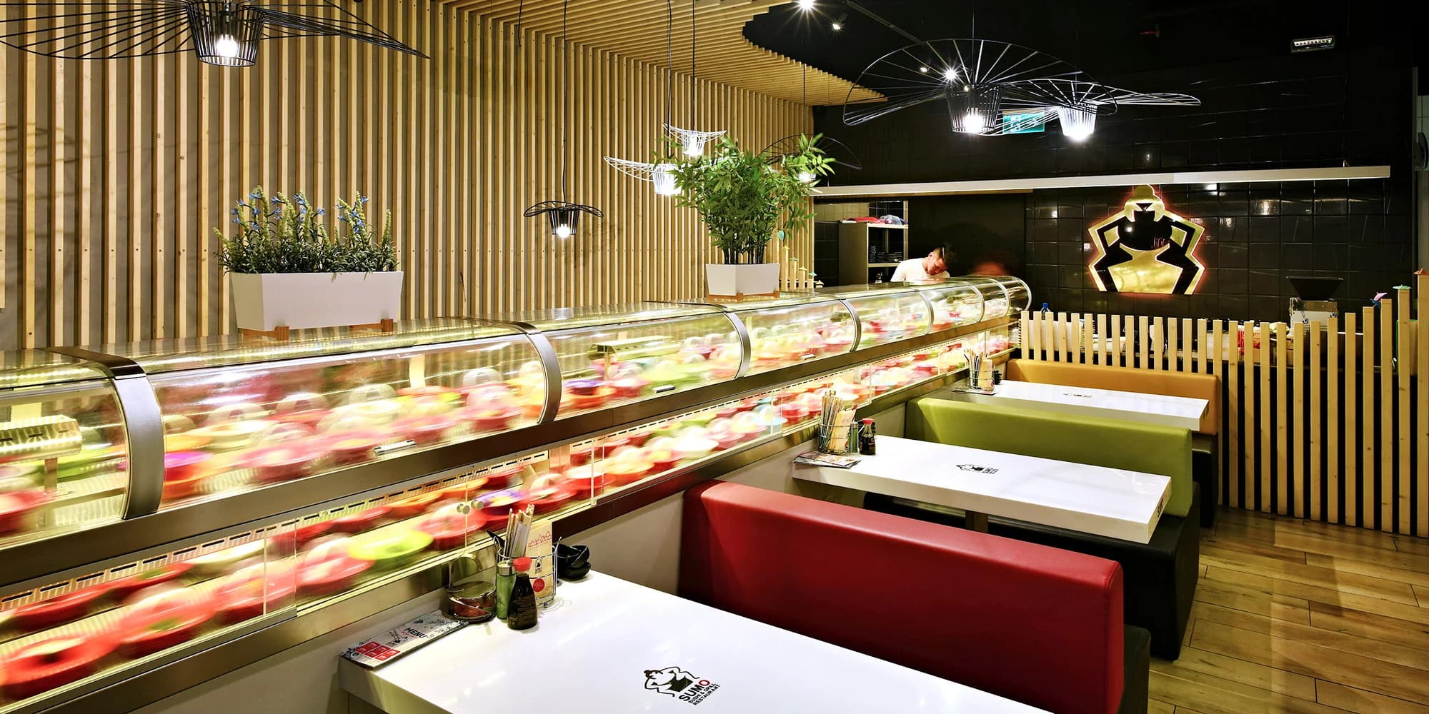 Running sushi v OC Šestka: až 1,5 hodiny neomezené konzumace v Sumo Sushi & Grill Restaurant