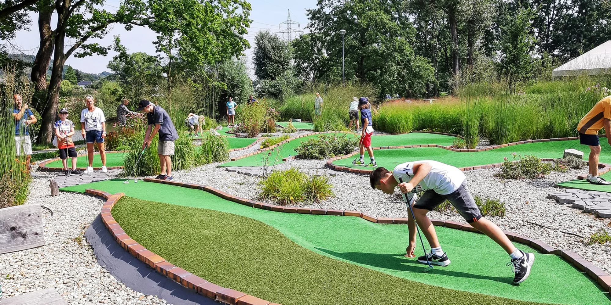 Adventure golf: spousta zábavy na čerstvém vzduchu pro dospělé, děti i celé rodiny
