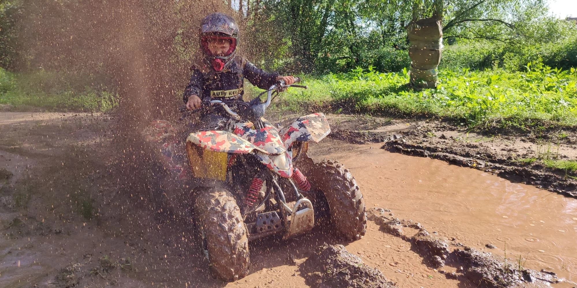 Adrenalinová jízda na čtyřkolkách pro jednotlivce, rodinu či partu přátel