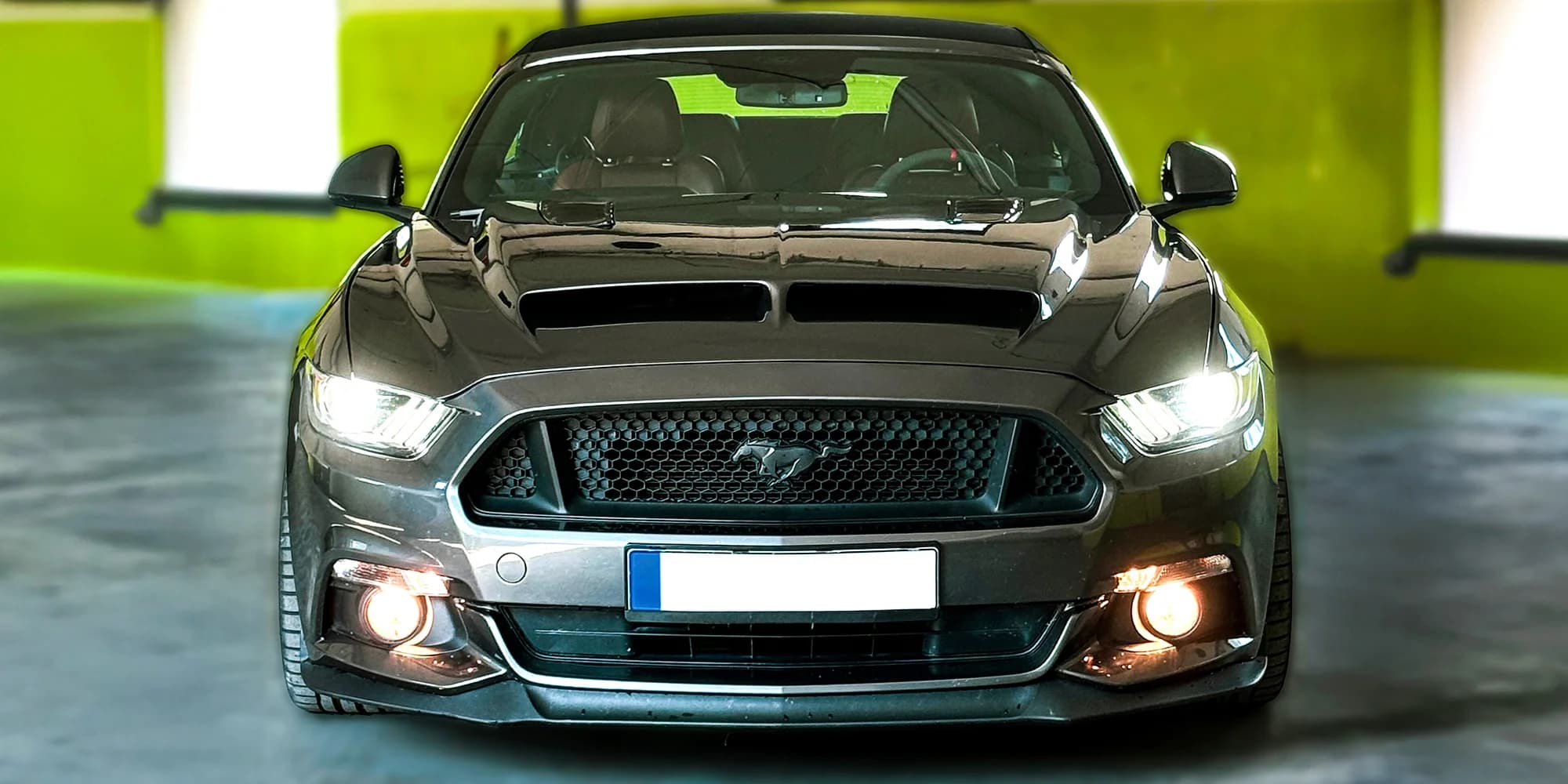 Řízení Fordu Mustang na 15-60 minut nebo pronájem na půl dne i víkend, možnost až tří spolujezdců