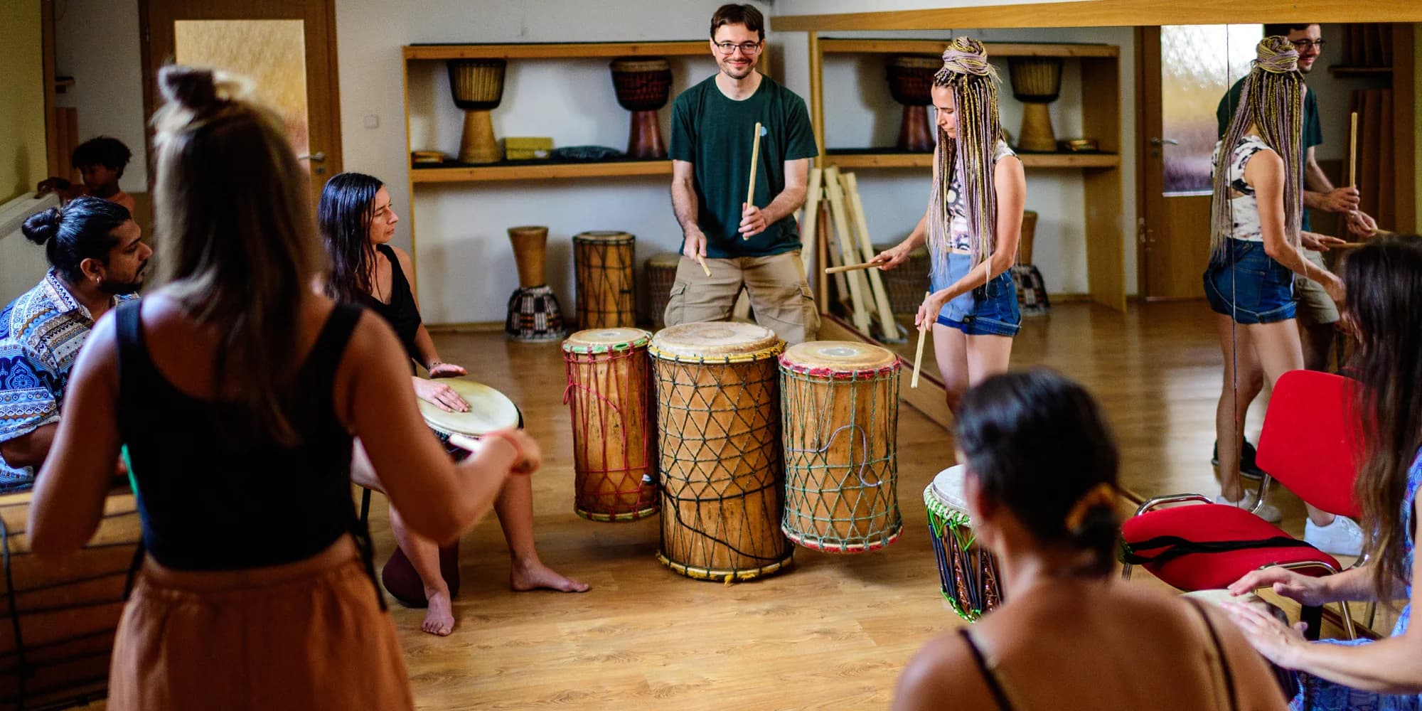 Skupinový workshop afrického bubnování na bubny djembe: 3 hodiny, vhodné pro začátečníky