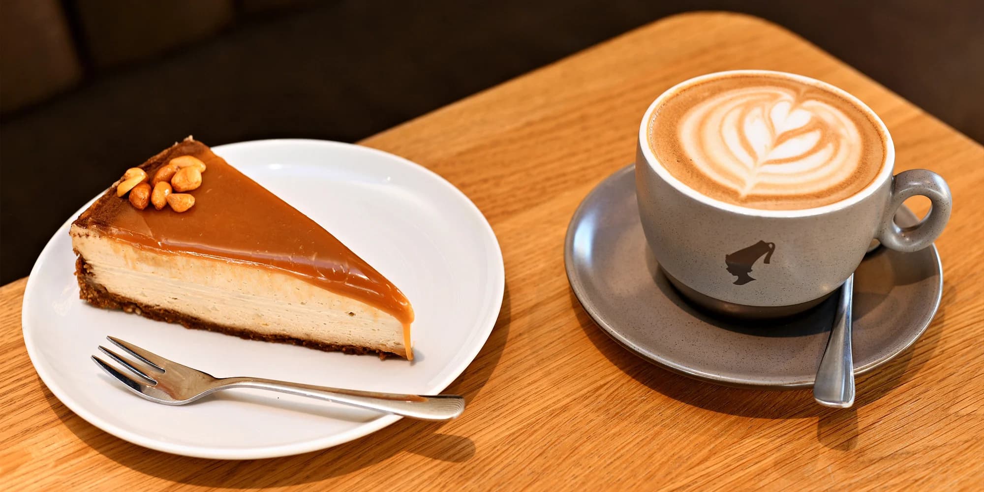Káva, čaj nebo limonáda a dort dle výběru v nové kavárně Cafe Residence v Braníku