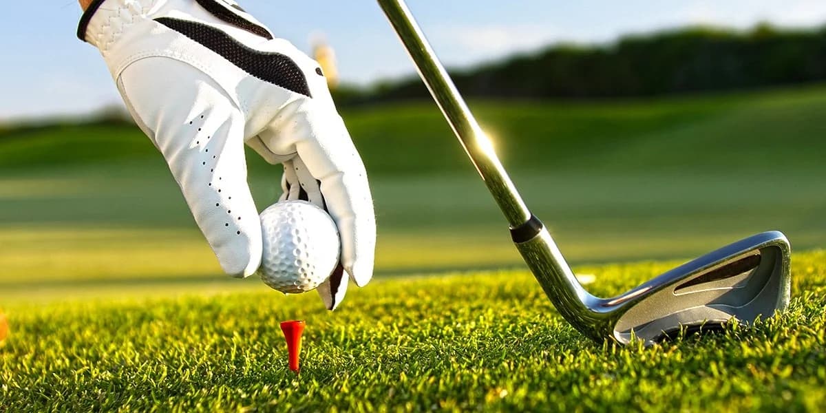 Na den golfistou: 2hodinový trénink s trenérem i individuální hra pro 1-2 osoby