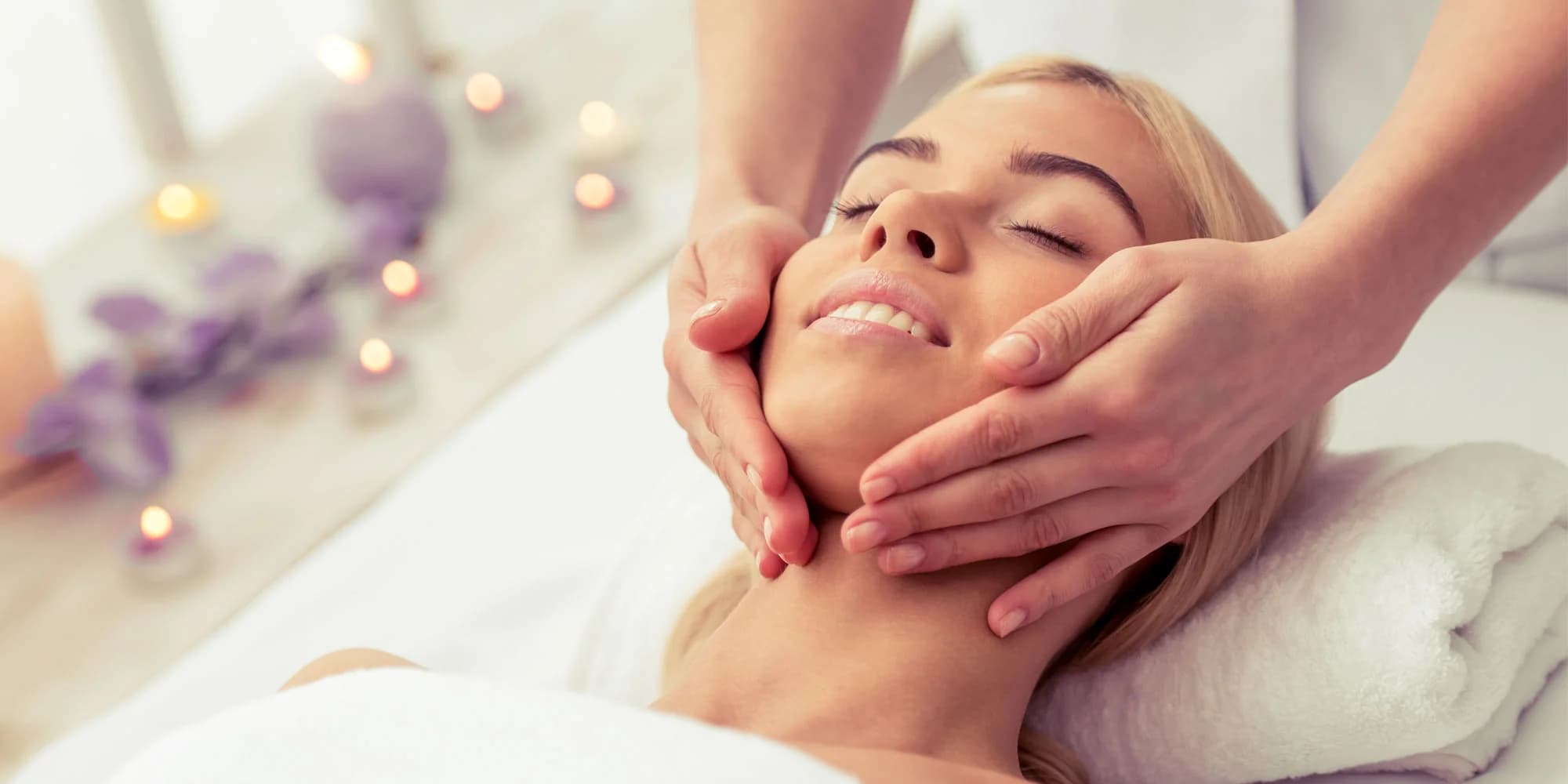 Kosmetické balíčky: liftingové ošetření pleti, chemický peeling nebo i antistressová masáž hlavy