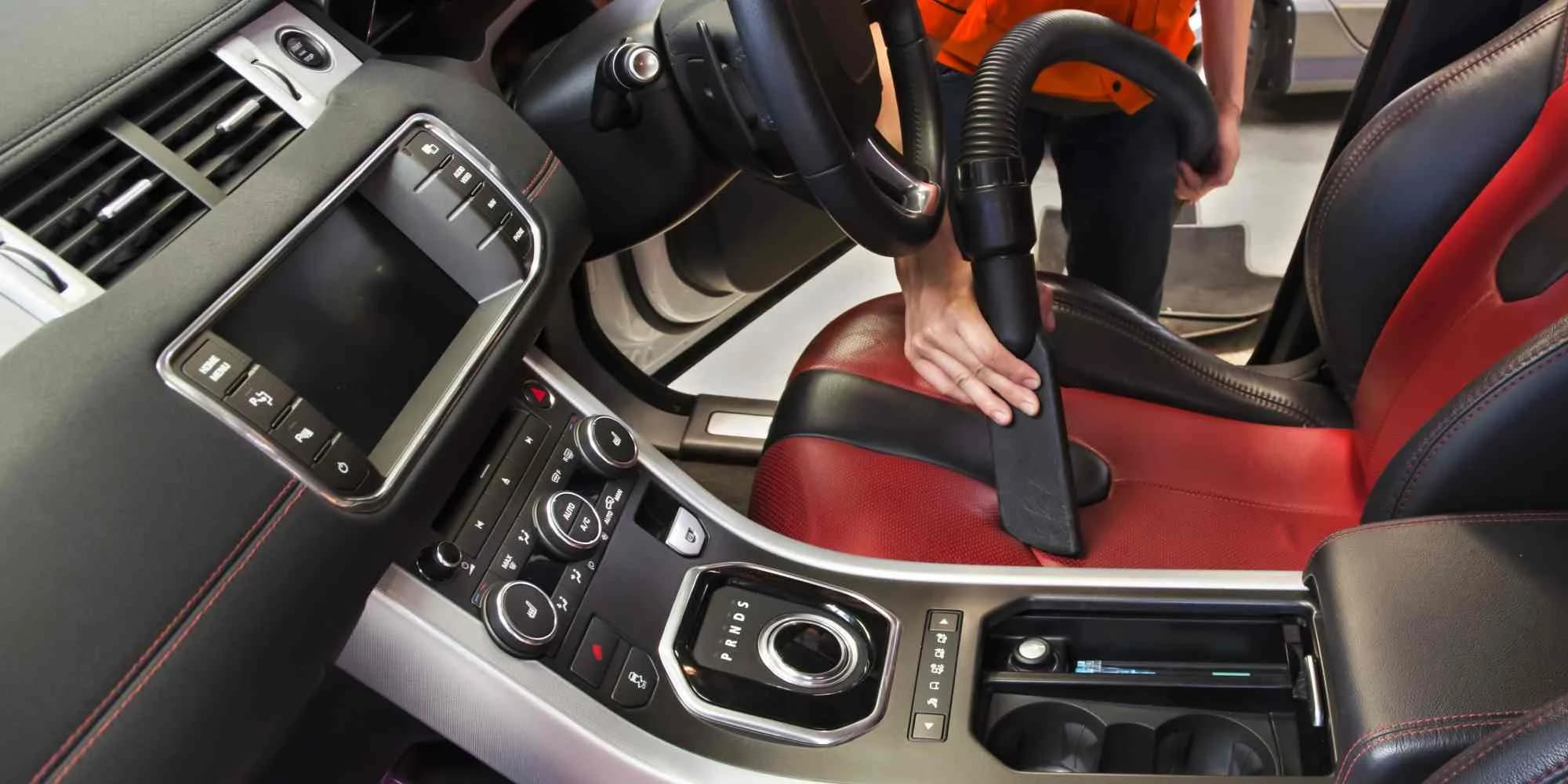 Důkladná péče o vaše auto: tepování sedadel i čištění interiéru