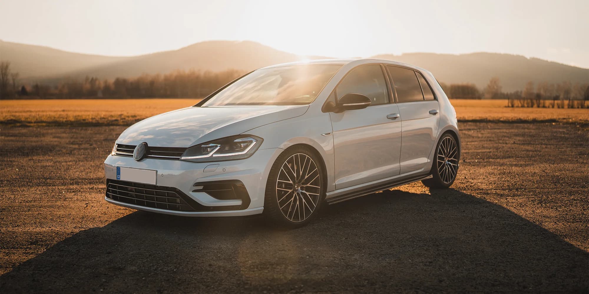 Pronájem Volkswagenu Golf 7.5 R s výkonem 380 koní na 1, 2 nebo 3 dny