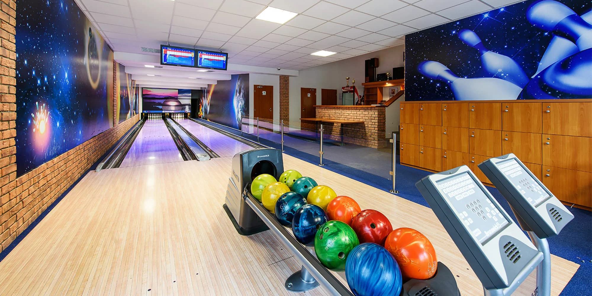 Vykutálená zábava: 1-2 hod. bowlingu na jedné dráze až pro 8 hráčů