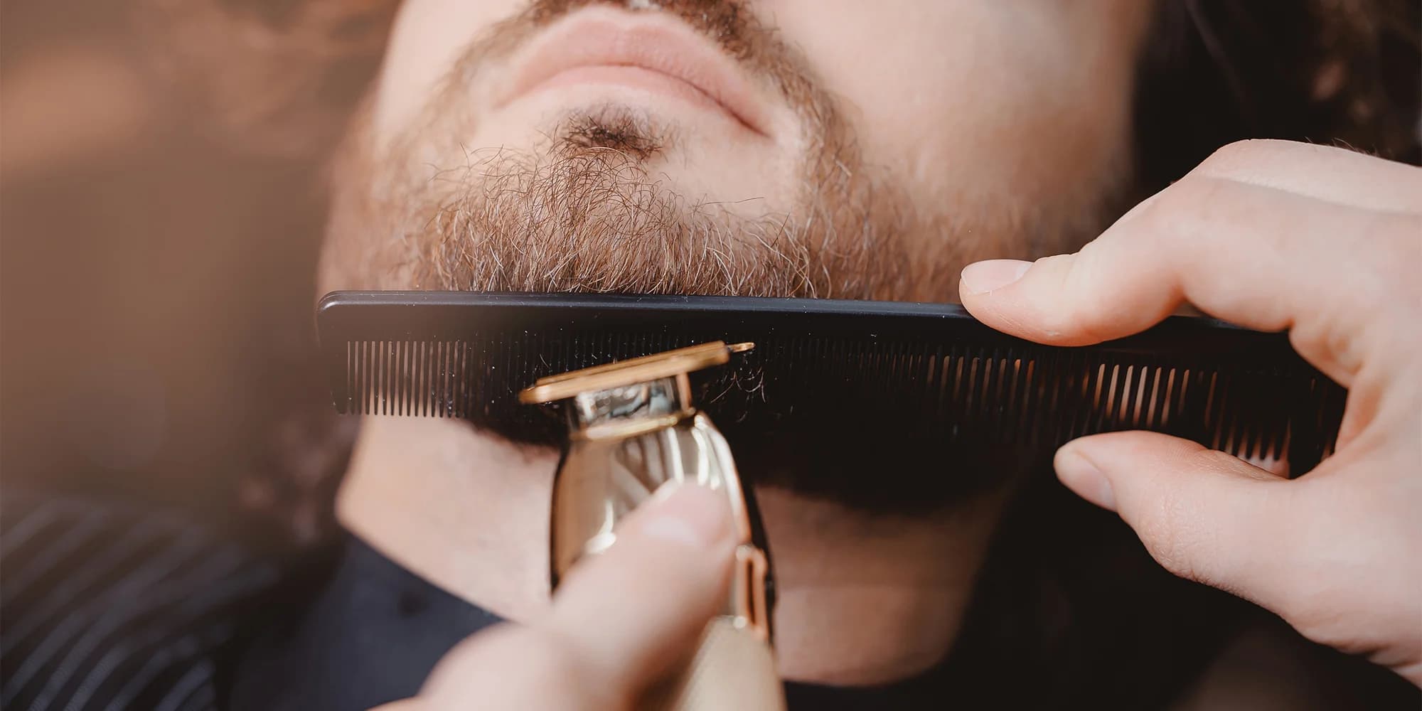 Péče v barbershopu: pánský střih, úprava vousů nebo kompletní balíček