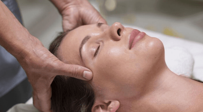 Head spa + masáž nohou - 90 minut péče a relaxace