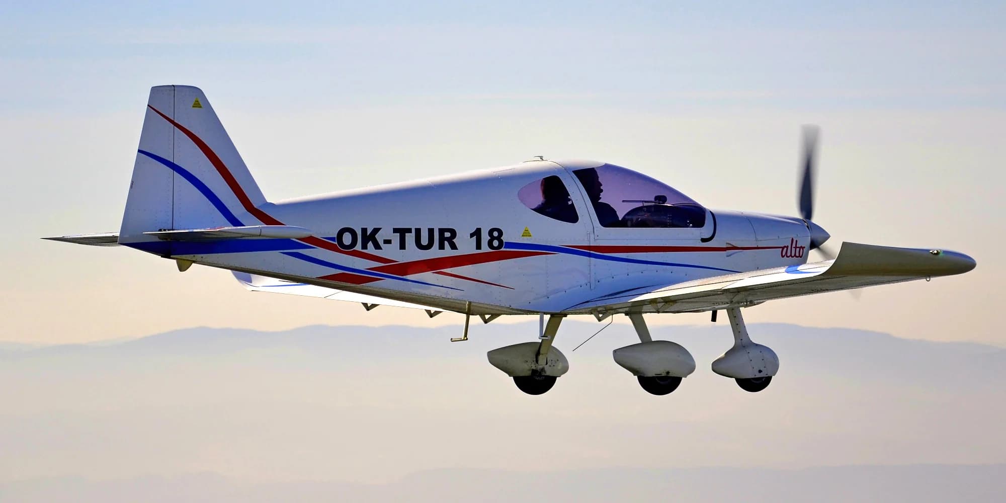 Pilotování na zkoušku: 15–60 min. v letounu Alto 912 TG s dohledem instruktora