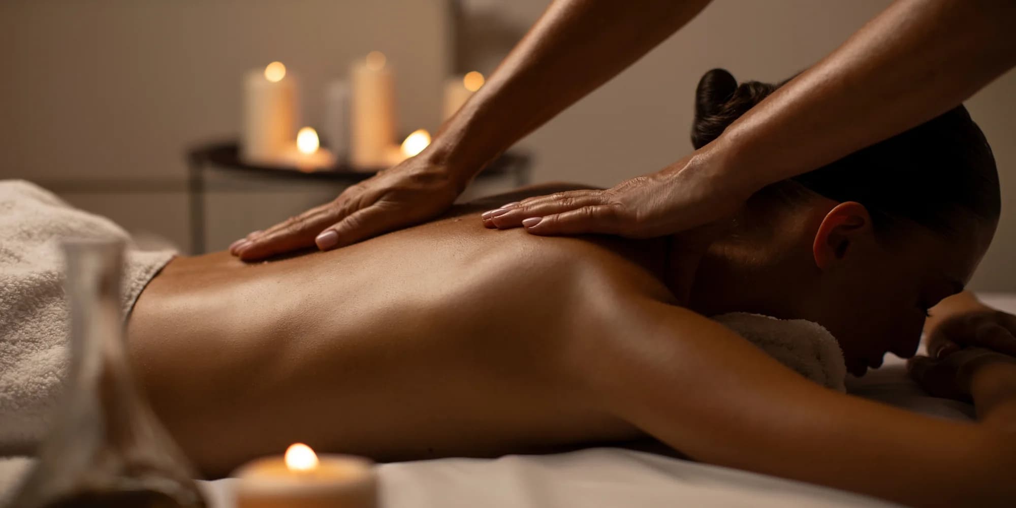 Hluboký relax v Golden Palms: tradiční thajská, aroma i masáž teplými měšci