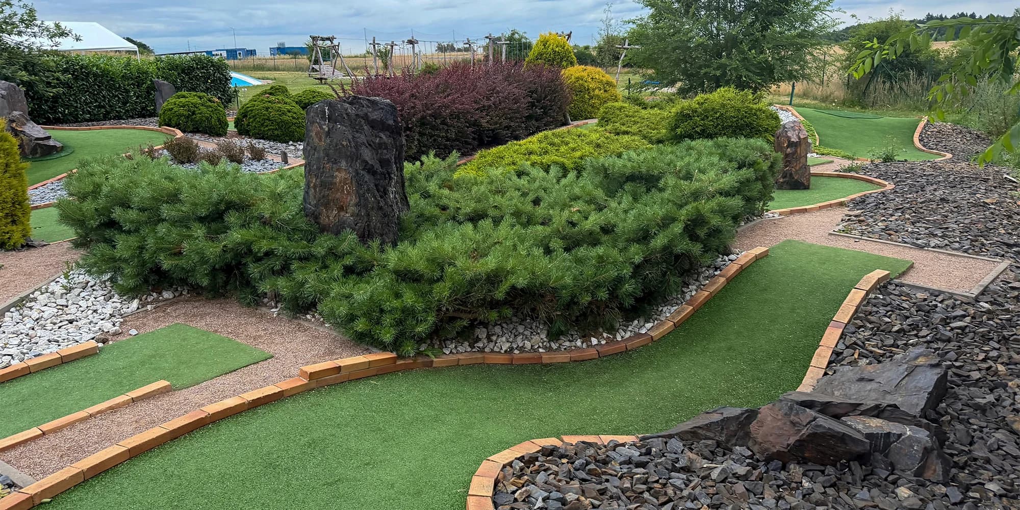Zábava pro celou rodinu: adventure minigolf nebo celodenní vstup do YES funparku