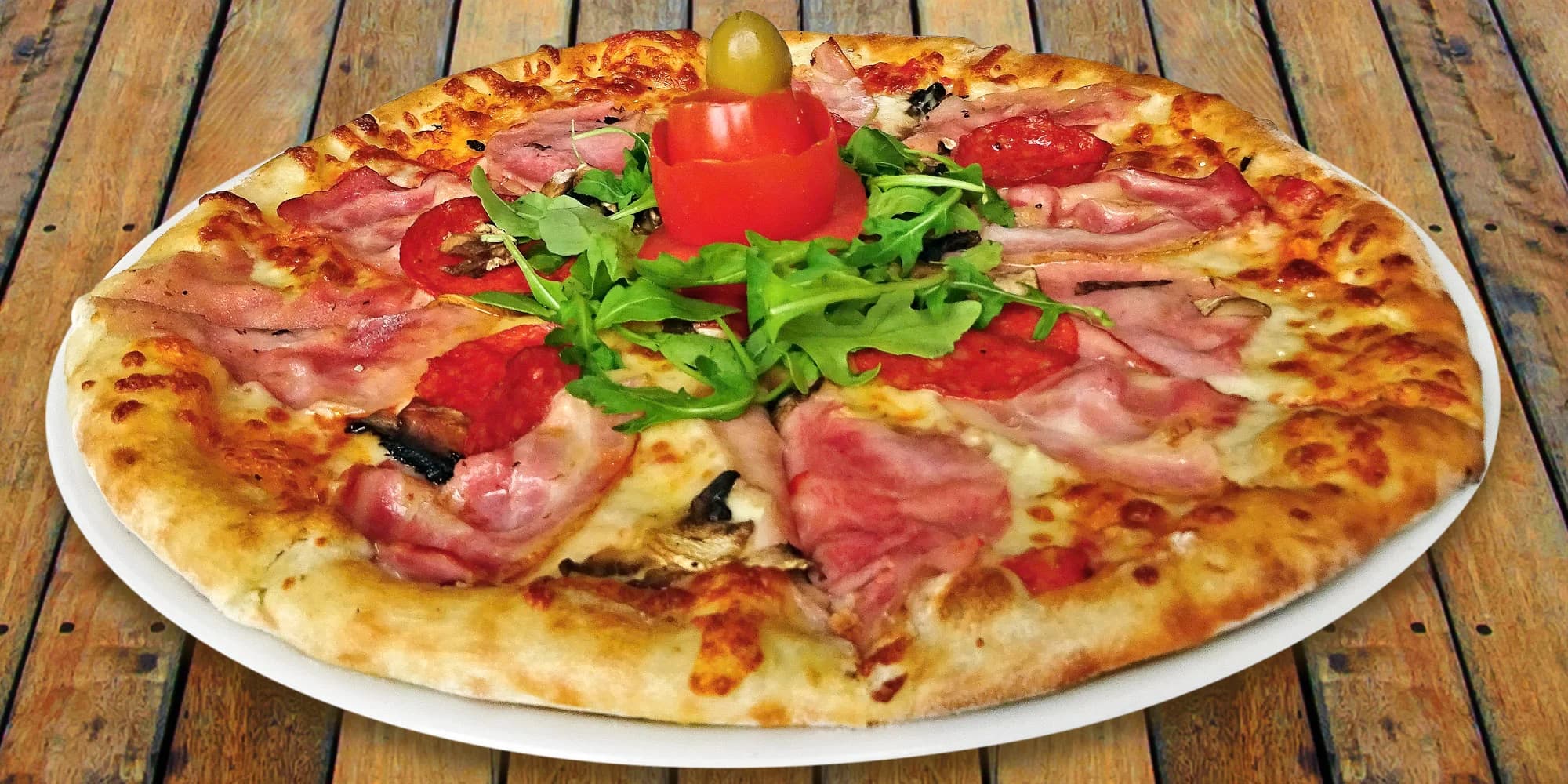 Pochutnejte si na Itálii v centru Liberce: 1 nebo 2 pizzy dle výběru v restauraci La Piazza