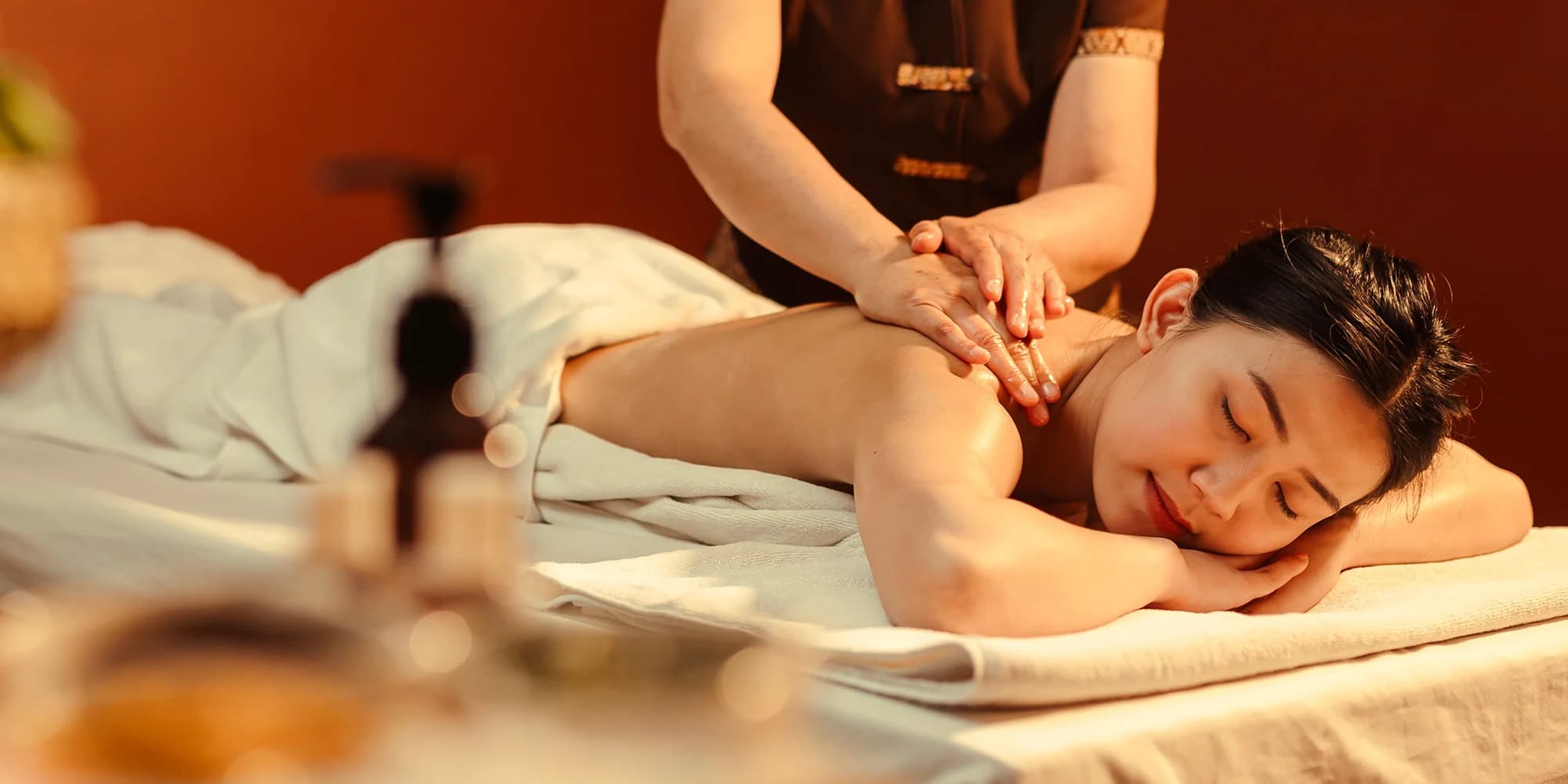 Dopřejte si absolutní relax: thajská olejová či kokosová masáž v délce 60 minut