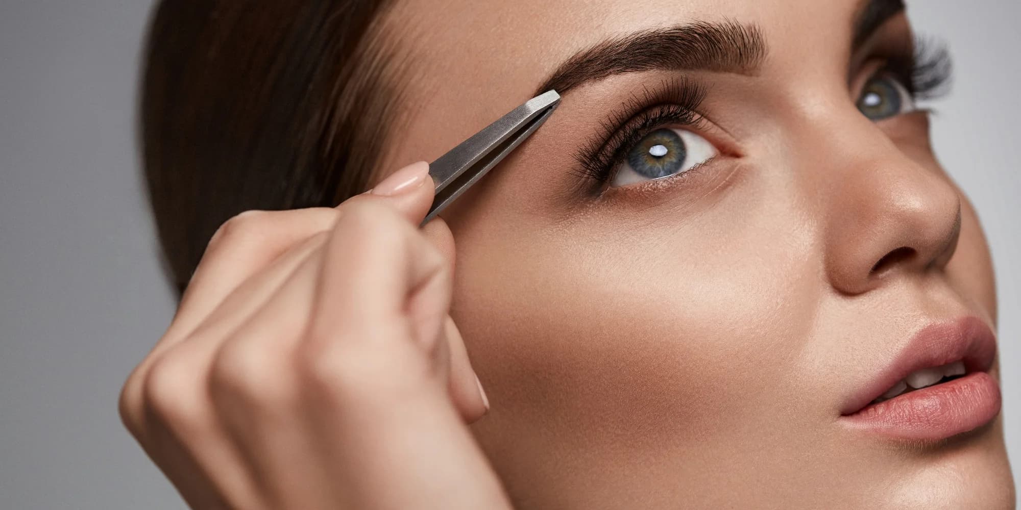 Úprava a laminace obočí, lash lifting či masáž obličeje a dekoltu